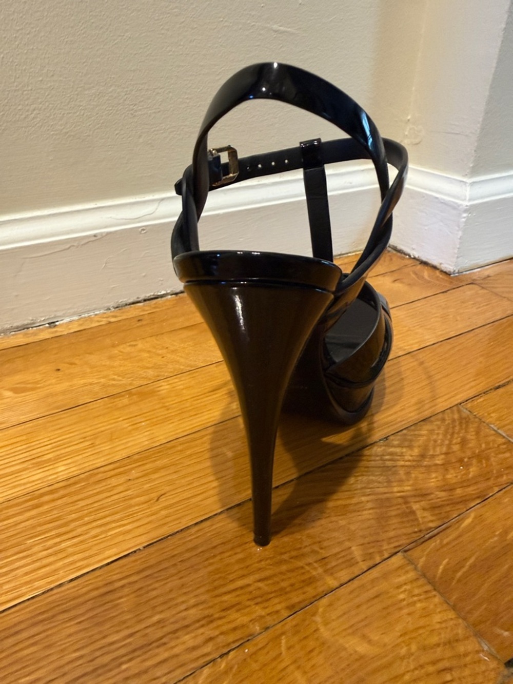 Saint Laurent Tributes. Black Patent Leather T-Strap Platform Heels - Picture 5 of 9